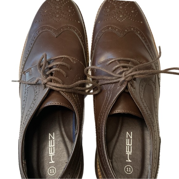 Classic Brown Oxford Shoes 11M - Picture 3 of 12